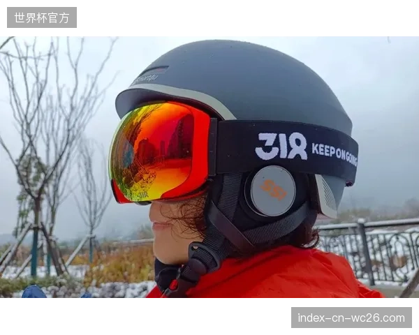 超过46%的活跃滑雪者已依赖内置通信系统的智能头盔，智能化推动租赁装备升级